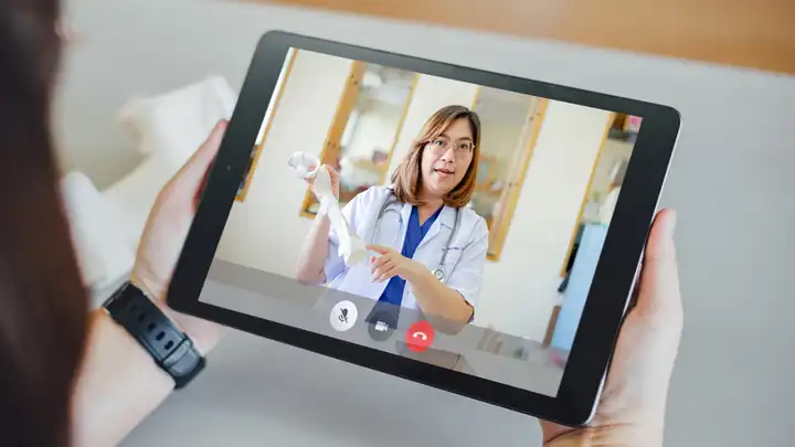 Booking an online evaluation on a tablet